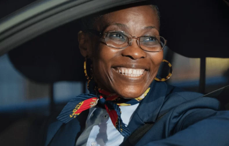 femme conductrice partenaire -RHUMZ